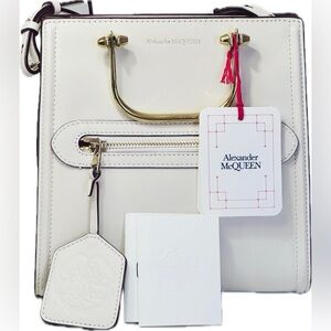 Alexander McQueen
The Short Story Handle Bag